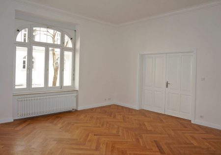 Siegfriedstr.5, GroÃŸe Zimmer mit Atelierfenster